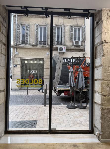 Remplacement vitre cassée magasin Berenice Marseille