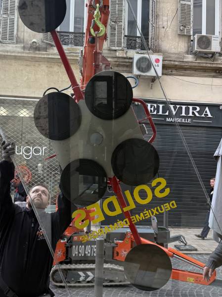 Remplacement vitre cassée magasin Berenice Marseille