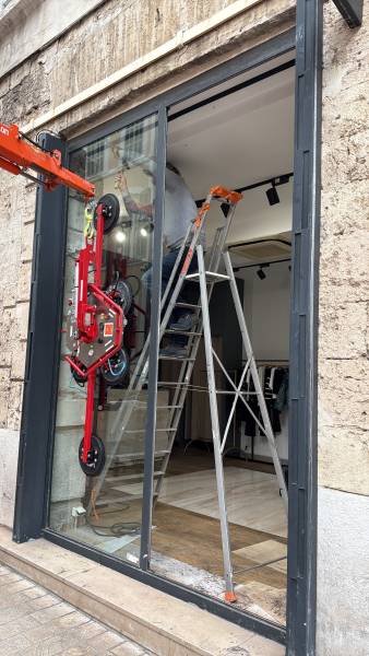 Remplacement vitre cassée magasin Berenice Marseille